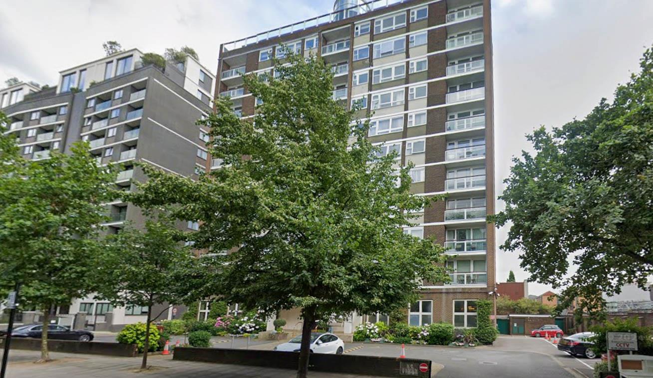 1 bed property in Lords View II, St John's Wood